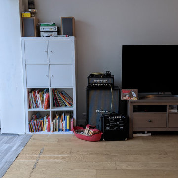 Salon avec 2 jeunes enfants: 3H de rangement