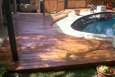 Example of a large classic backyard deck design in Austin with no cover