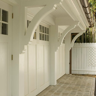 Idéer för att renovera en stor vintage trebils garage och förråd