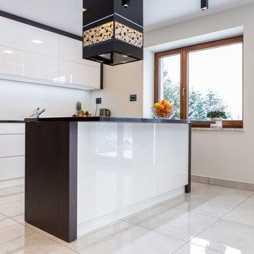 Modern Kitchen White High Gloss Cabinetry