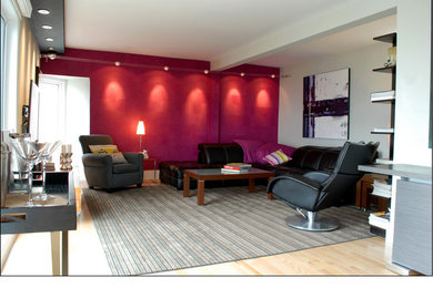 Example of a trendy living room design in Montreal