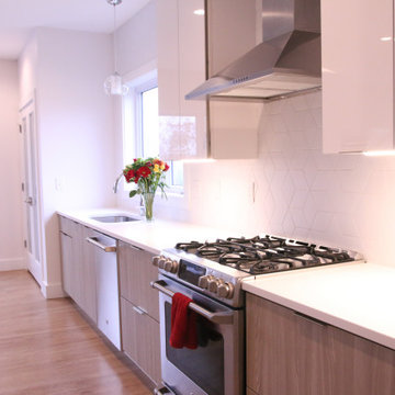 Bright Modern Kitchen