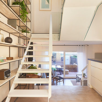 Escalera en zona social