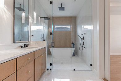 Bathroom - bathroom idea in Miami