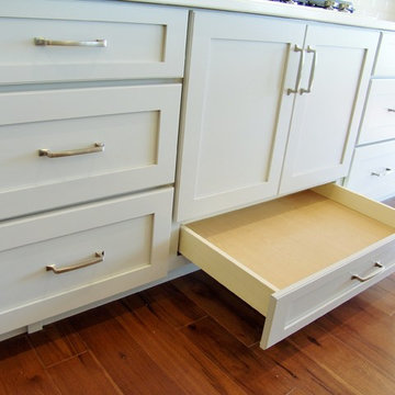Tailor-made and Transitional White Kitchen. - Geneseo, IL