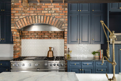 Kitchen - mid-sized french country kitchen idea in Dallas