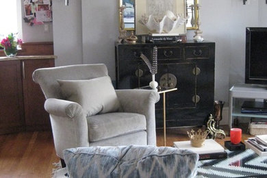 Inspiration for a timeless living room remodel in Boston