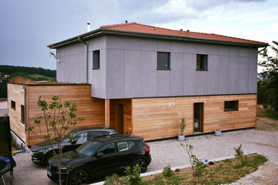 Photo of a modern home design in Saint-Etienne.