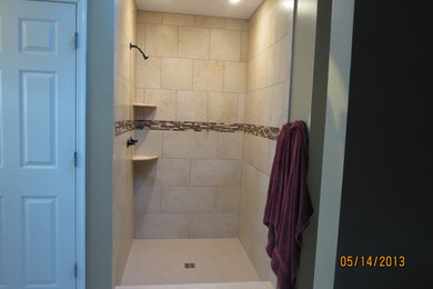 Photo of a medium sized classic ensuite bathroom with shaker cabinets, dark wood cabinets, beige tiles, porcelain tiles, beige walls, dark hardwood flooring, granite worktops and a submerged sink.