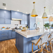3 blue and white kitchen remodels 2022