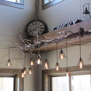 シーダーラピッズの広いインダストリアルスタイルのLDKの画像