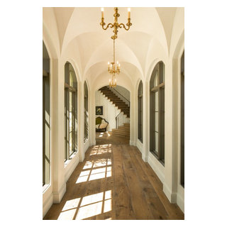 04. English - Traditional - Hall - Houston - by ROBERT DAME DESIGNS