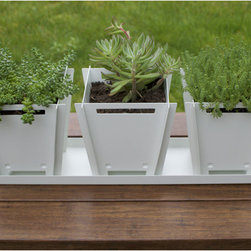 Flat-Pack 3 Planter Set and Drainage Tray - Products