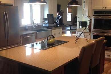 Trendy kitchen photo in Bridgeport