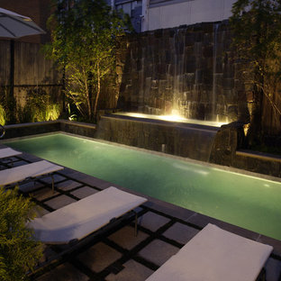 Kleiner Moderner Pool in rechteckiger Form mit Natursteinplatten in Chicago