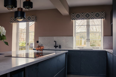 Inspiration for a contemporary kitchen in West Midlands.