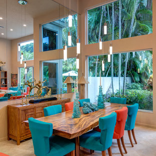 コロンバスの広いエクレクティックスタイルのLDKの画像 (ベージュの壁、セラミックタイルの床、暖炉なし、ベージュの床)