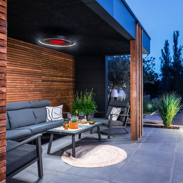Bromic Eclipse Electric Outdoor Heater with 8 inch Straight Pole