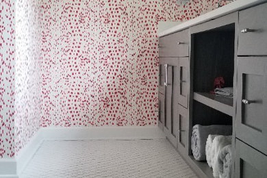 ミルウォーキーにあるコンテンポラリースタイルのおしゃれなマスターバスルーム (クオーツストーンの洗面台) の写真