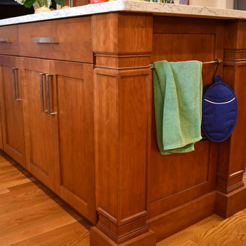 UltraCraft Shaker Kitchen in Cherry Amber with Silestone Pietra Countertops
