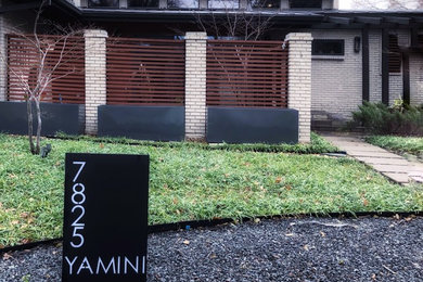 Minimalist exterior home photo in Dallas
