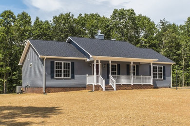 Mid-sized traditional blue one-story wood exterior home idea in Richmond with a shingle roof