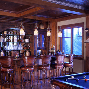 デンバーのラスティックスタイルのおしゃれなウェットバー (銅製カウンター、無垢フローリング) の写真