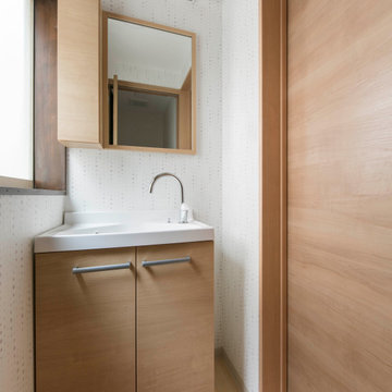 トイレの手洗器光と風のリノベーション住宅：東京都北区