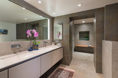 Bathroom - modern bathroom idea in Hawaii