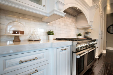 Example of a kitchen design in Orange County