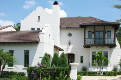 Example of an exterior home design in Phoenix