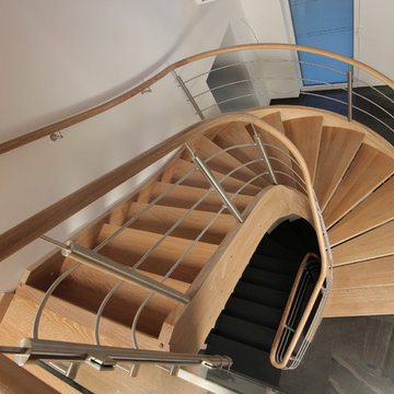 Design-Bogentreppe in Eiche weiss