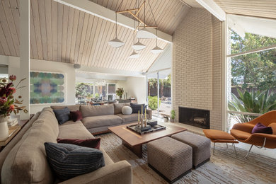 Mid-century modern home design photo in San Francisco
