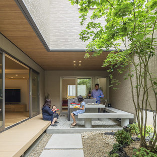 神戸のモダンスタイルのおしゃれな中庭のテラス (アウトドアキッチン、コンクリート敷き	、張り出し屋根) の写真