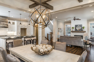 Farmhouse family room photo in Nashville