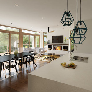 メルボルンの中サイズのコンテンポラリースタイルのLDKの画像 (白い壁、無垢フローリング)