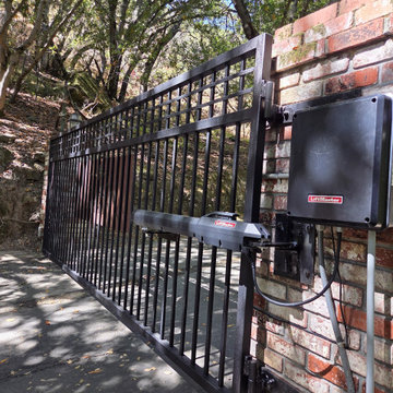 Single Swinging Gate with Liftmaster Gate Operator
