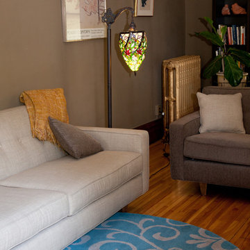 Swirling Pendulum Sidearm Floor lamp & 6' Round Jasmine Scroll Rug