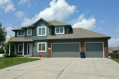 Traditional exterior home idea in Omaha