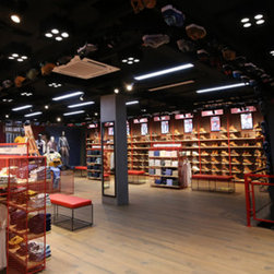 D'art designed retail identity for HOUSE OF RED CHIEF - Products