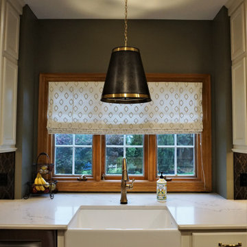 Off-white, Traditional Kitchen