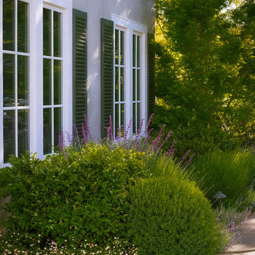 Lush, Layered Garden Retreat in Woodside, CA
