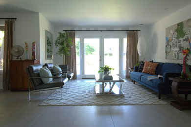 Example of a 1950s home design design in Sacramento