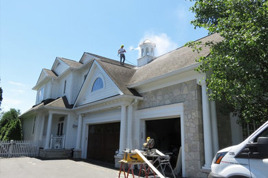 Traditional exterior home idea in Detroit