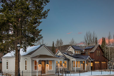 Mid-century modern exterior home photo in Denver
