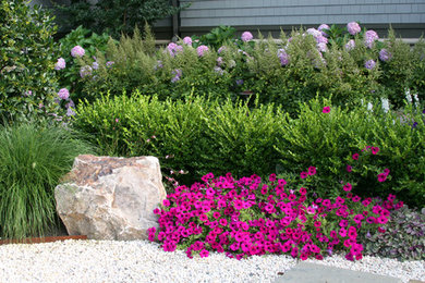 Design ideas for a traditional landscaping in New York.