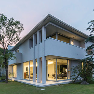 モダンスタイルのおしゃれな家の外観 (戸建、腰折れ屋根) の写真