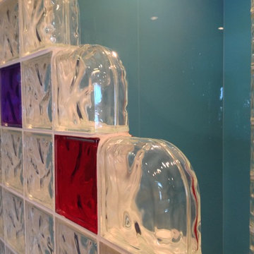 Curved glass block finishing units in a contemporary shower