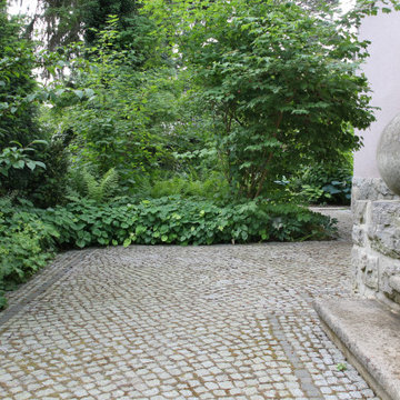 Pergolagarten mit Wasserlauf