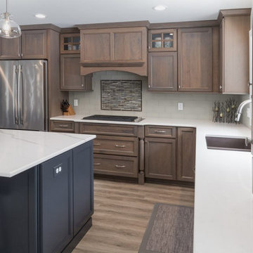 Traditional Open Concept Kitchen